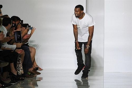 Kanye West új kollekciót tervez