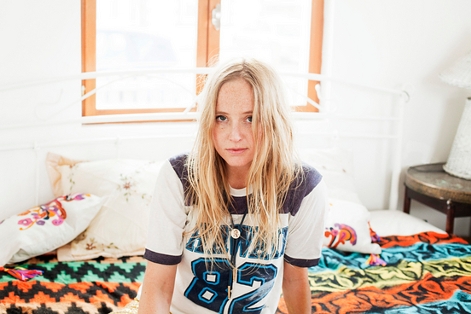 Lissie – Covered Up With Flowers